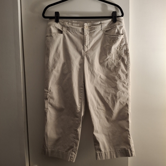 Croft & Barrow Women's Light Tan Stretch Capris Cargo Pants - Picture 1 of 9